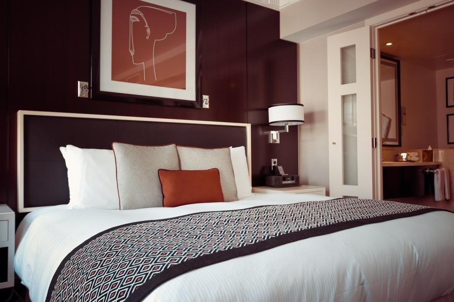 How to get a good hotel room for free?