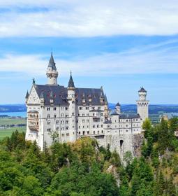 Neuschwanstein Castle: the embodiment of the spirit of romanticism of the 19th century