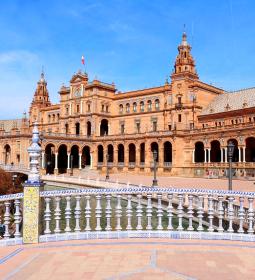 Plaza de España: take a boat ride along the history of the country