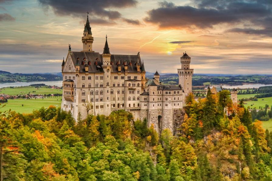 Neuschwanstein Castle: the embodiment of the spirit of romanticism of the 19th century