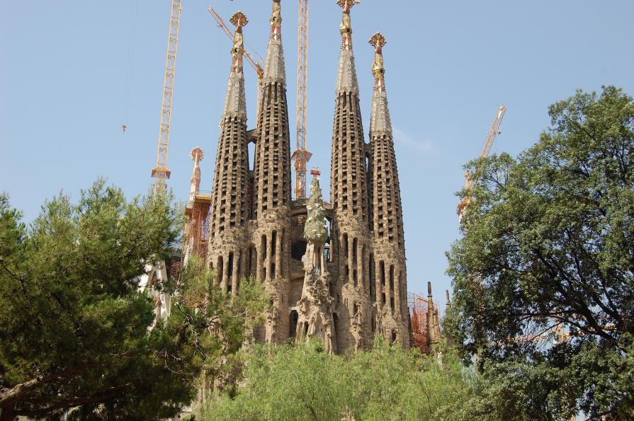 Sagrada Familia in Barcelona: waiting for divine music