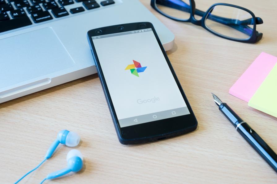 Google is killing universities: how tech giants change education?