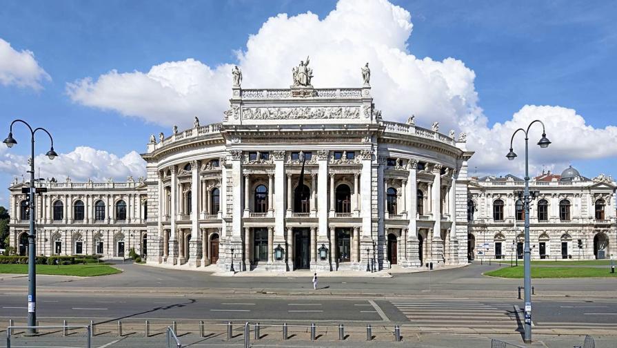 Burgtheater: one of the largest theaters in the world