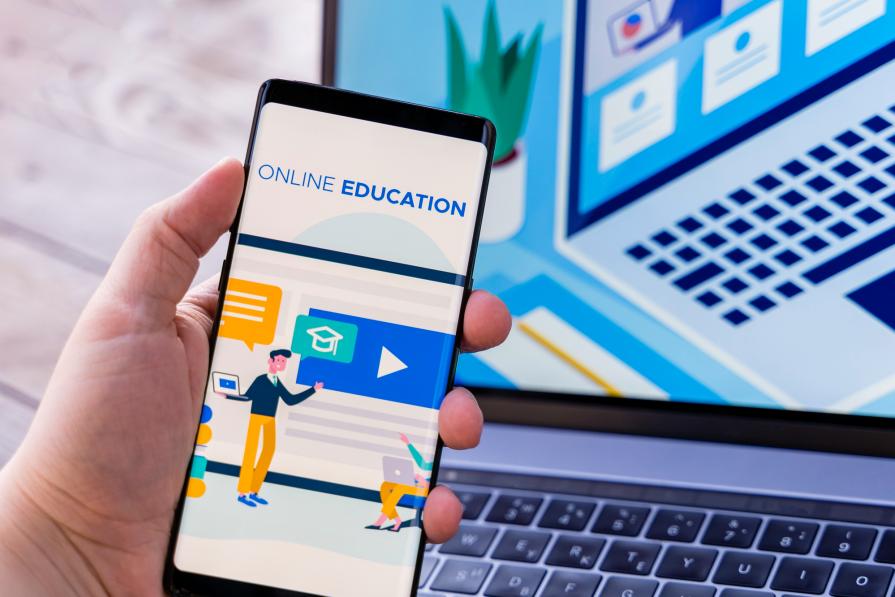 TOP-10 online courses and video tutorials for international students