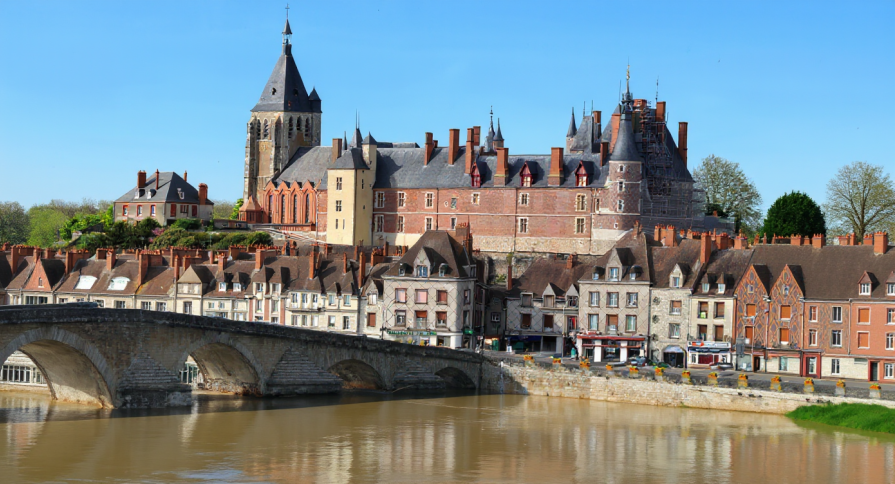 Château de Gien: from a defensive fortress to a royal hunting castle