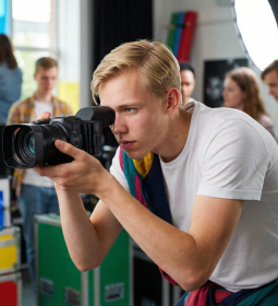 Best American and British educational institutions to study cinema and acting for foreign students