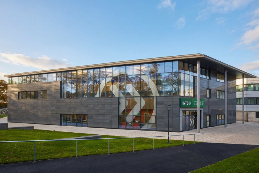 Scholarships to study at INTO University of Stirling - admission for September 2018!