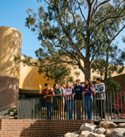Australia suspends the opening of new schools and new courses for foreigners for one year