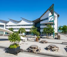 Twin Summer Centre — London Docklands