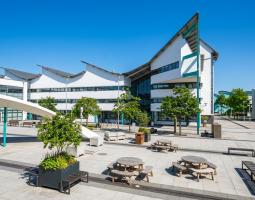 Twin Summer Centre — London Docklands